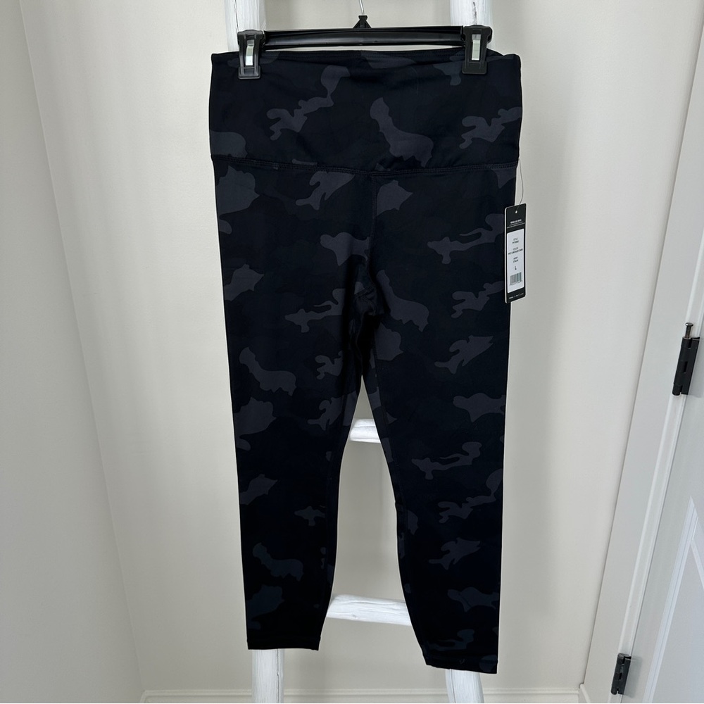 Yogalicious Lux Women’s Camouflage Black Combo Leggings Size Large NWT